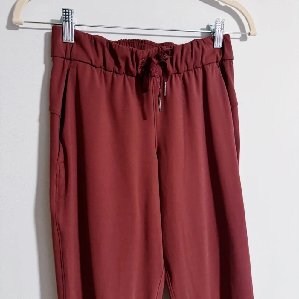 Lululemon - Dark Red On The Fly Jogger Pants